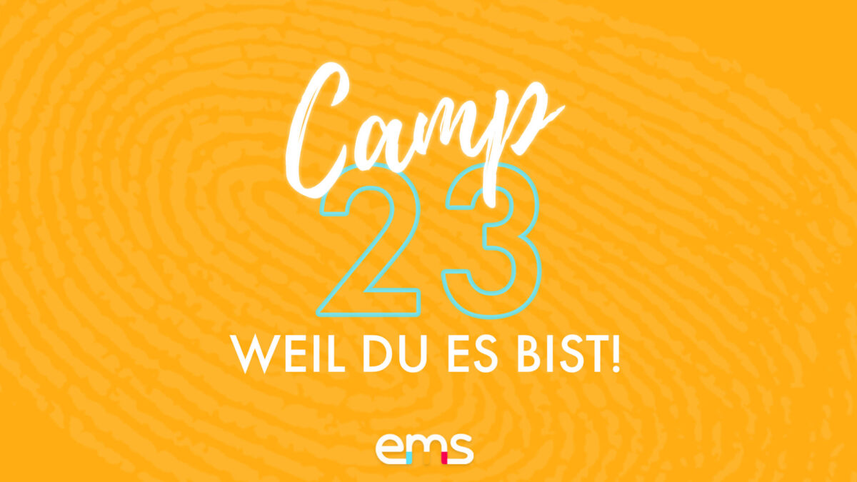 Fingerabruck auf gelber Fläche, darauf Schriftzug: "Camp 23 - Weil du es bist!" und ems-Logo