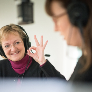ems-Trainerin Sabine Dahl begleitet eine Radiosendung